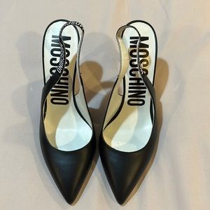 Selling these beautiful Moshino pumps with the elastic straps